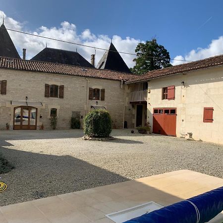 Les Cygnes Noirs Bed & Breakfast Aujac  Exterior foto
