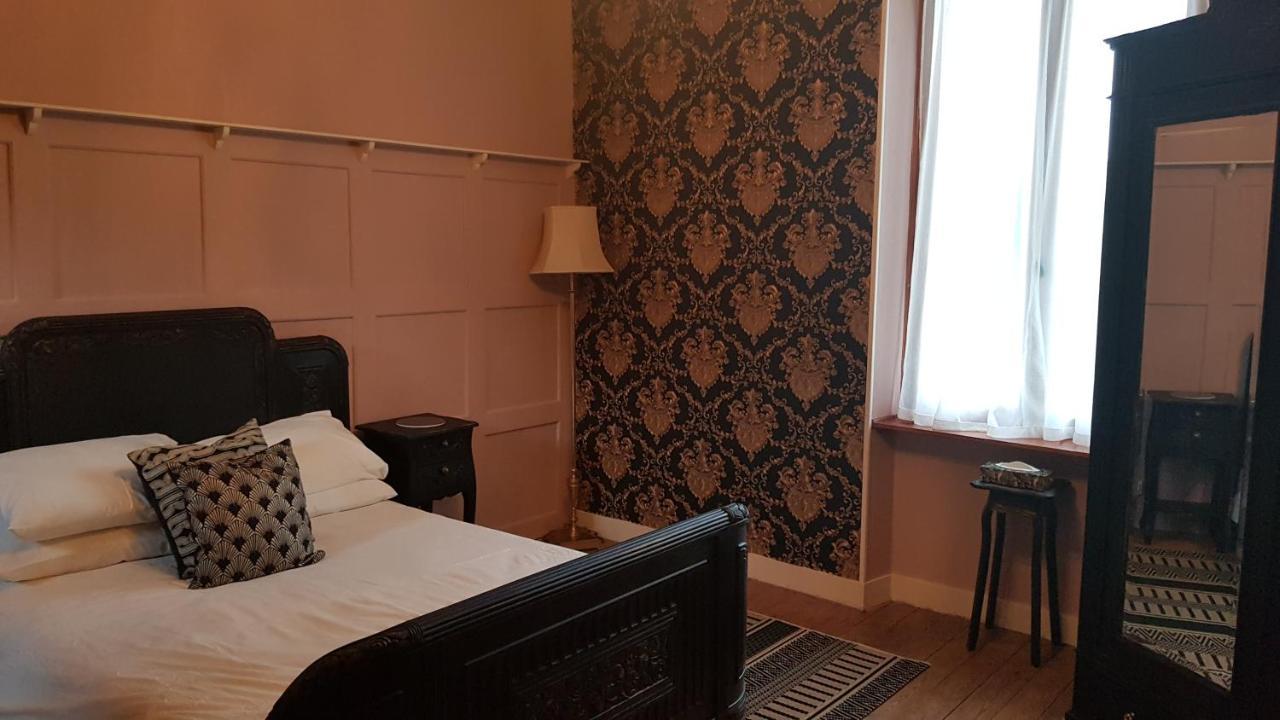 Les Cygnes Noirs Bed & Breakfast Aujac  Exterior foto